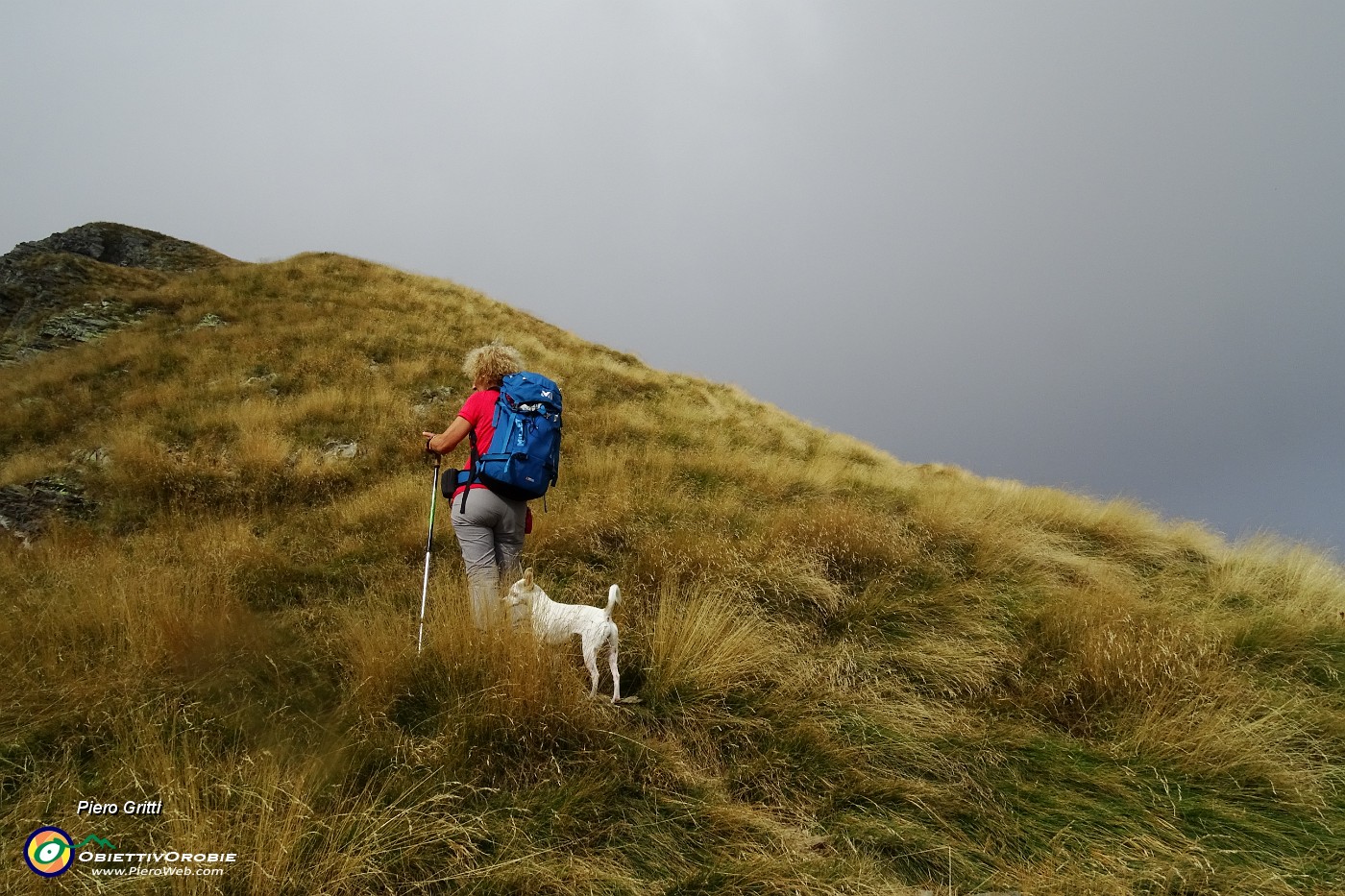 82 Risalendo su traccia al Monte Triomen.JPG